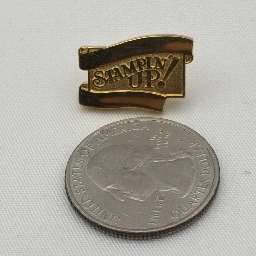 Stampin’ Up! Arts & Crafts Demonstrator Gold Tone Lapel Hat Pin